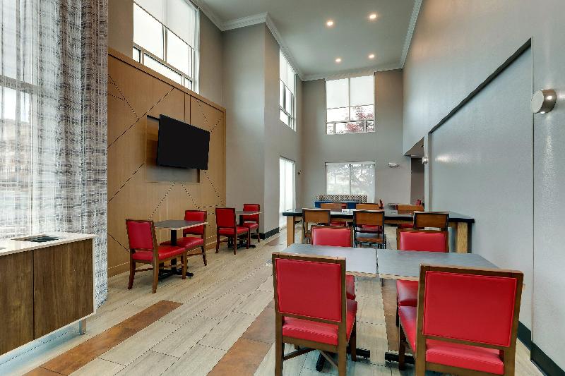 Holiday Inn Express & Suites Richmond image