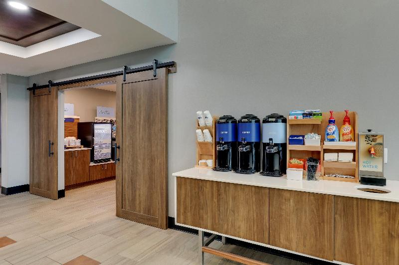 Holiday Inn Express & Suites Richmond image