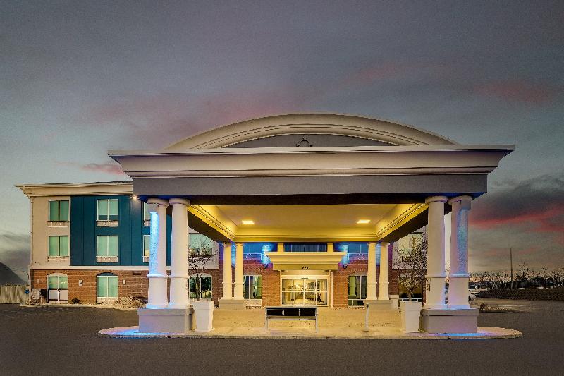 Holiday Inn Express & Suites Richmond image
