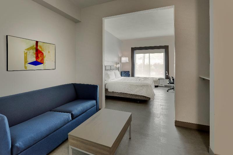 Holiday Inn Express & Suites Richmond image