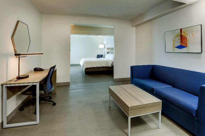 Holiday Inn Express & Suites Richmond image