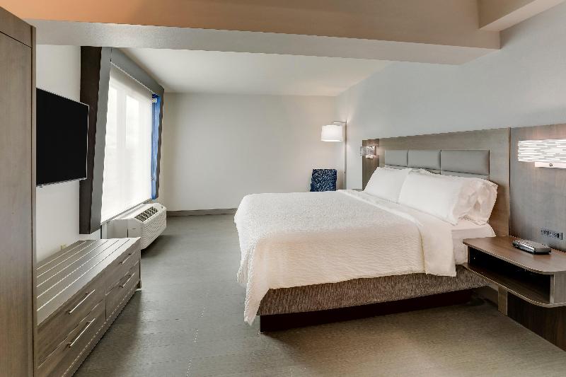 Holiday Inn Express & Suites Richmond image