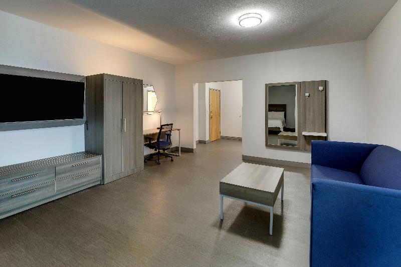 Holiday Inn Express & Suites Richmond image