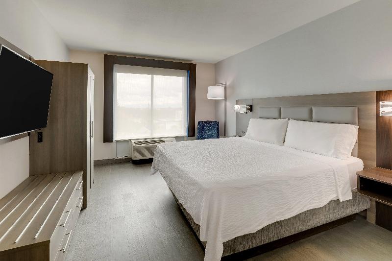 Holiday Inn Express & Suites Richmond image