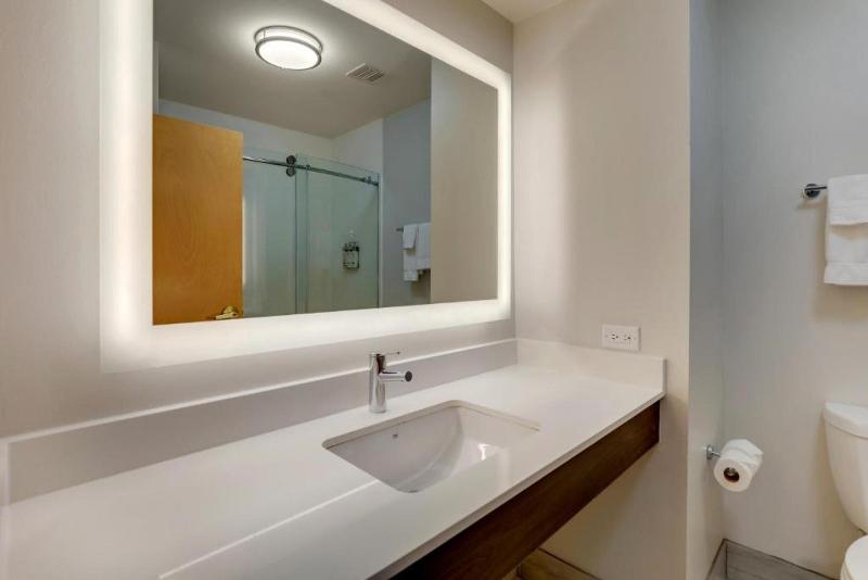 Holiday Inn Express & Suites Richmond image