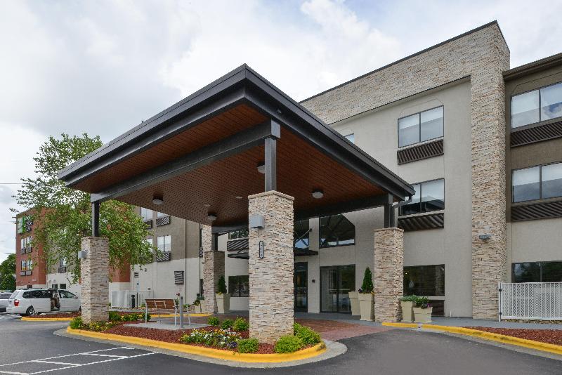 Holiday Inn Express and Suites Raleigh NE Medical