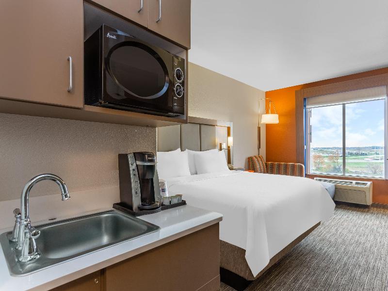 Holiday Inn Express Suites Rockford-Loves Park IHG image