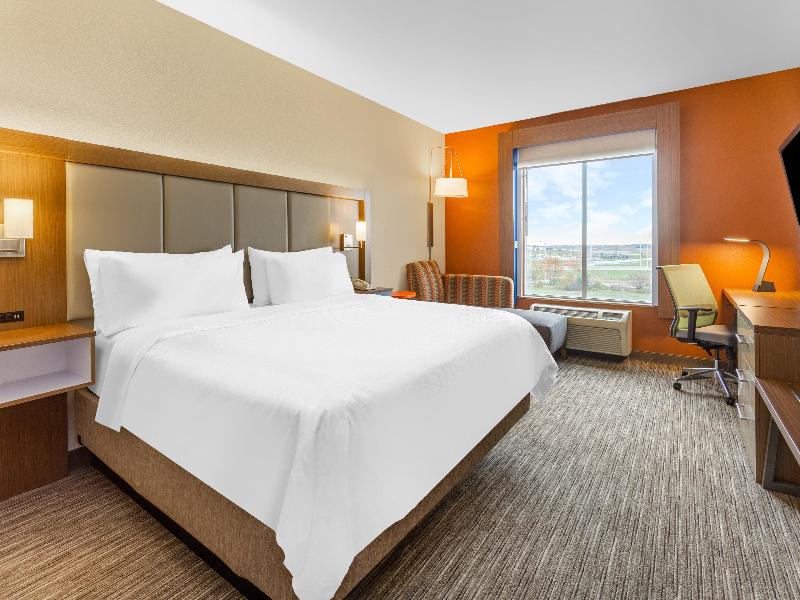 Holiday Inn Express Suites Rockford-Loves Park IHG image