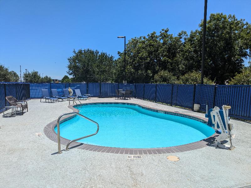 Holiday Inn Express and Suites New Braunfels image