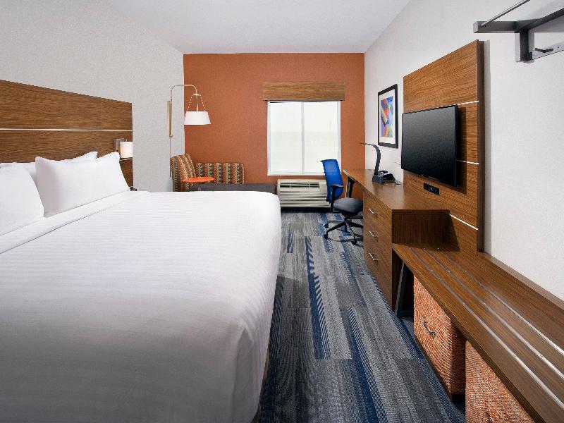 Holiday Inn Express and Suites New Braunfels image