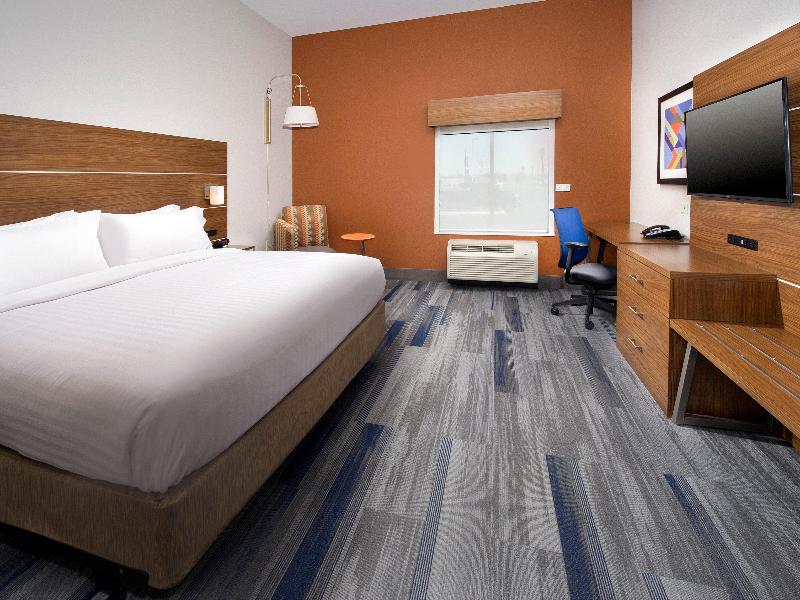 Holiday Inn Express and Suites New Braunfels image