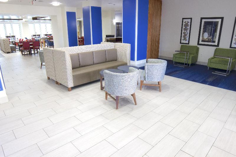 Holiday Inn Express and Suites Seguin - Image 1