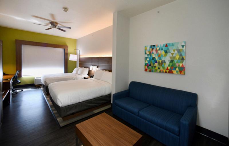 Holiday Inn Express and Suites Seguin - Image 5