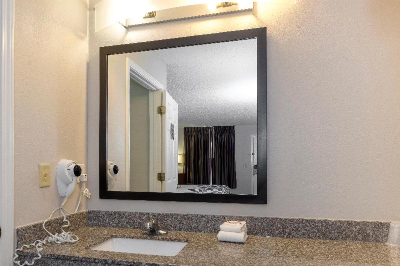 Red Roof Inn Defuniak Springs image