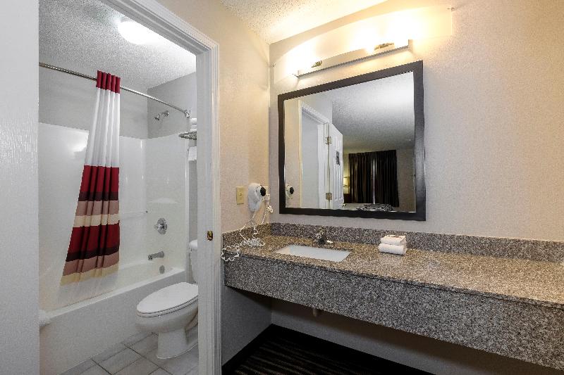 Red Roof Inn Defuniak Springs image