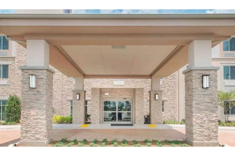 Sleep Inn & Suites Defuniak Springs - Crestview image