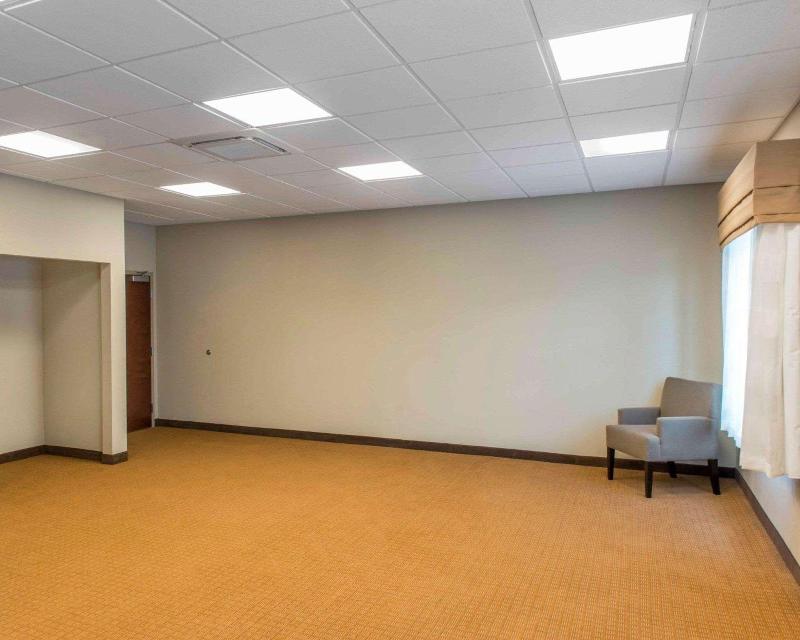 Sleep Inn & Suites Defuniak Springs - Crestview image