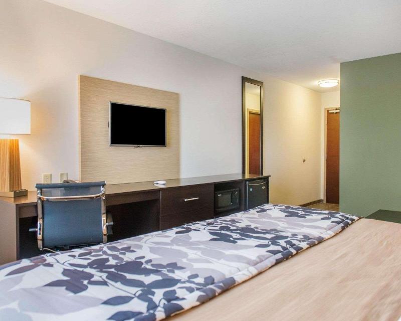 Sleep Inn & Suites Defuniak Springs - Crestview image