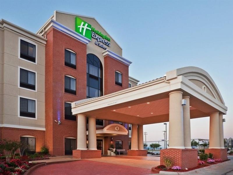 Holiday Inn Express and Suites San Antonio SE by A