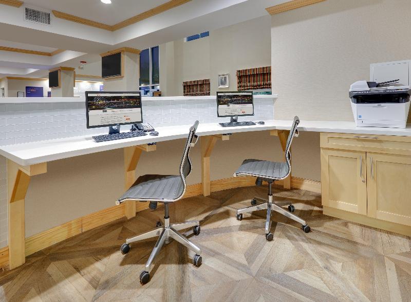 Holiday Inn Express and Suites San Antonio Brooks - Image 1