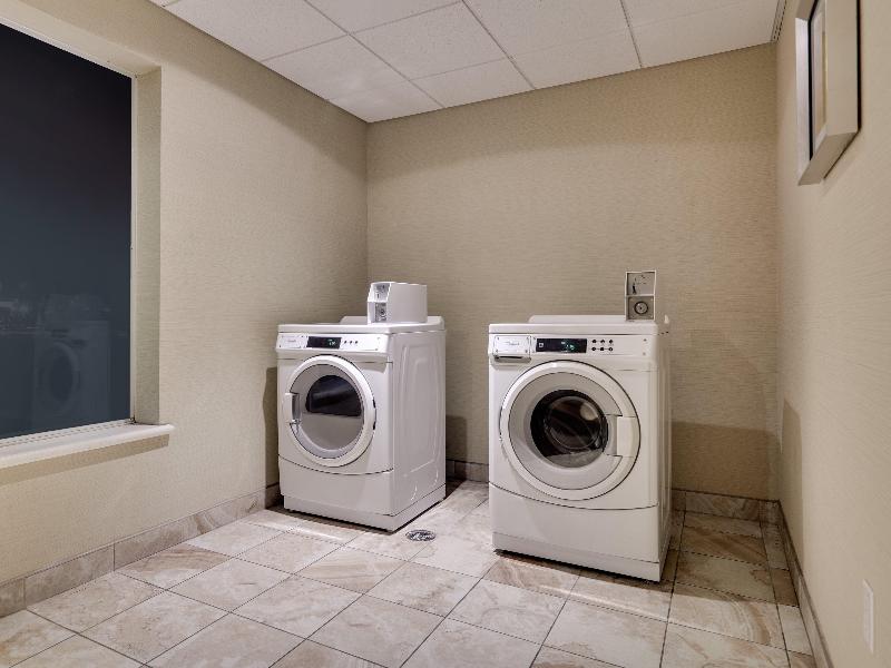Holiday Inn Express and Suites San Antonio Brooks