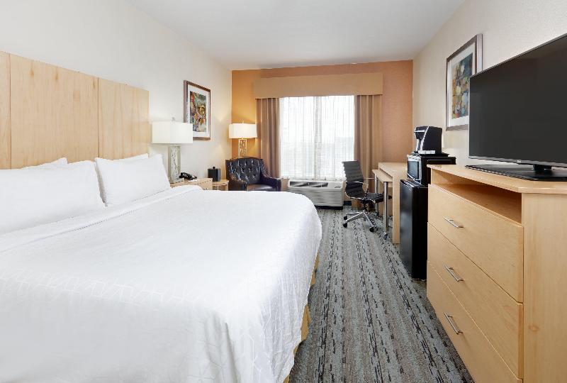 Holiday Inn Express and Suites San Antonio Brooks photo 15