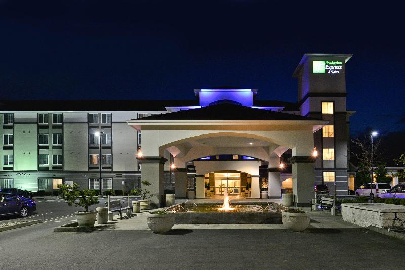 Holiday Inn Express Suites Tacoma South Lakewood