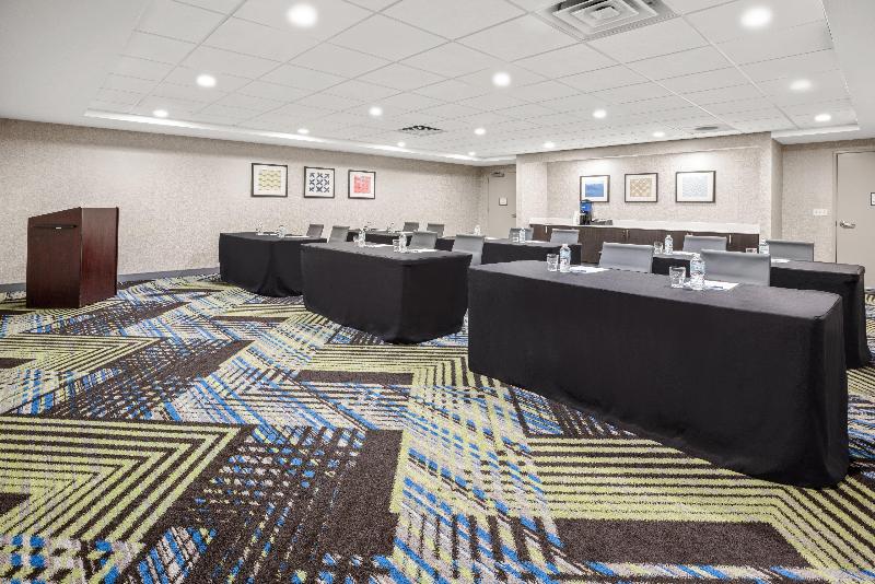 Holiday Inn Express & Suites Marysville By IHG image