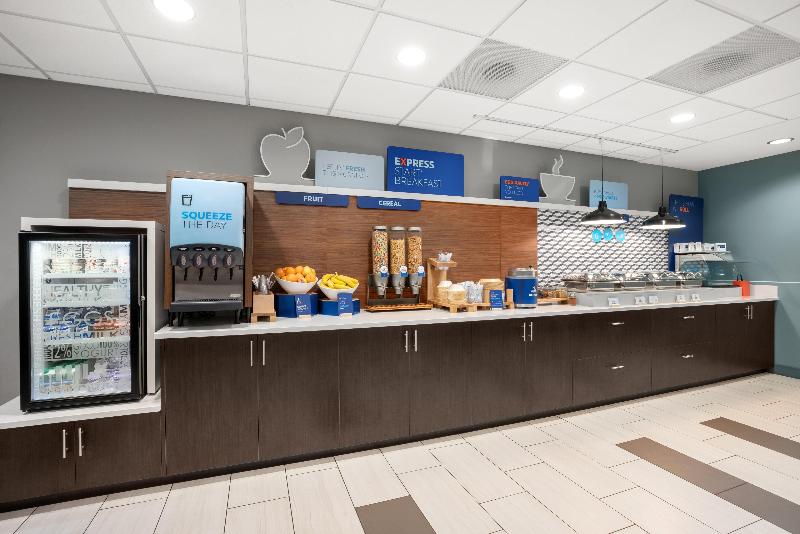 Holiday Inn Express & Suites Marysville By IHG image