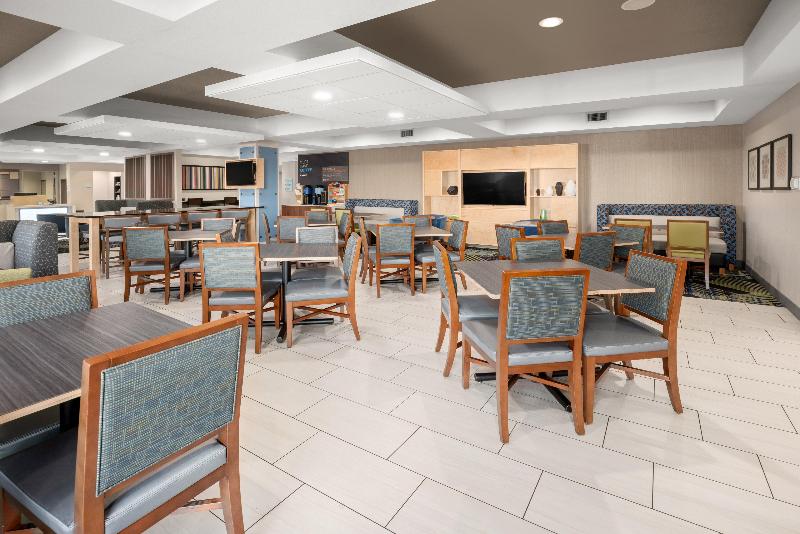 Holiday Inn Express & Suites Marysville By IHG image