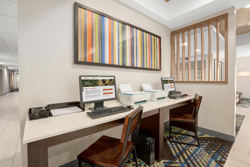 Holiday Inn Express & Suites Marysville By IHG image