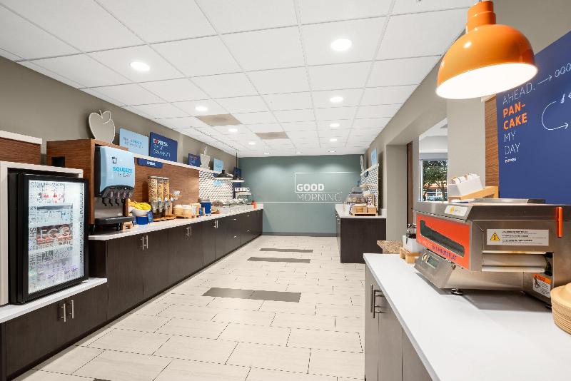 Holiday Inn Express & Suites Marysville By IHG image