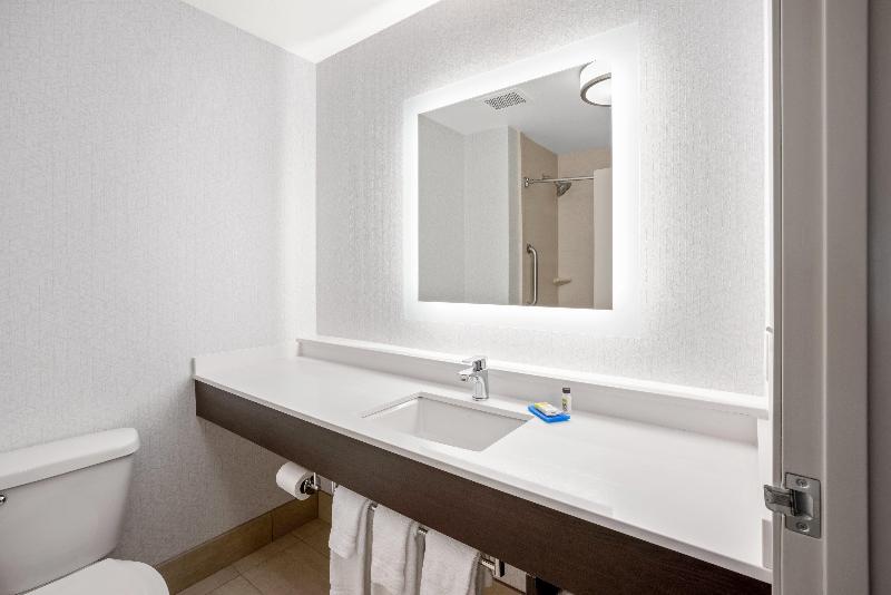 Holiday Inn Express & Suites Marysville By IHG image