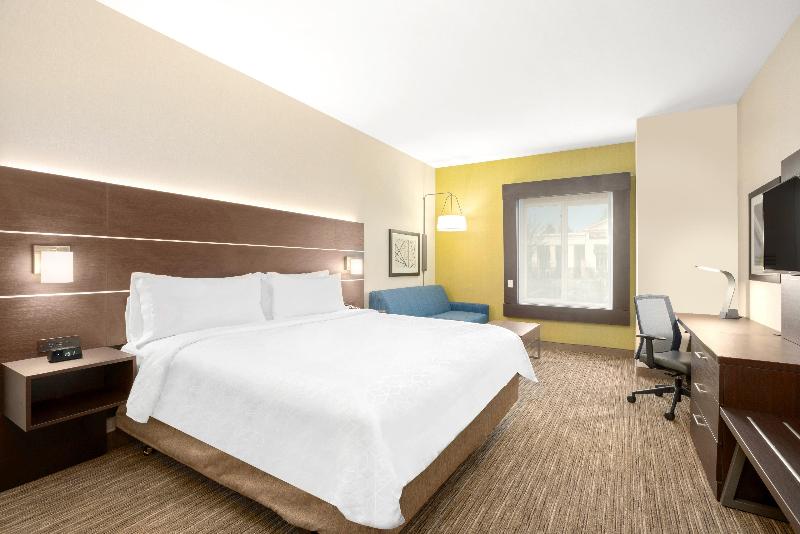 Holiday Inn Express & Suites Marysville By IHG image