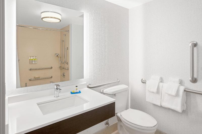 Holiday Inn Express & Suites Marysville By IHG image