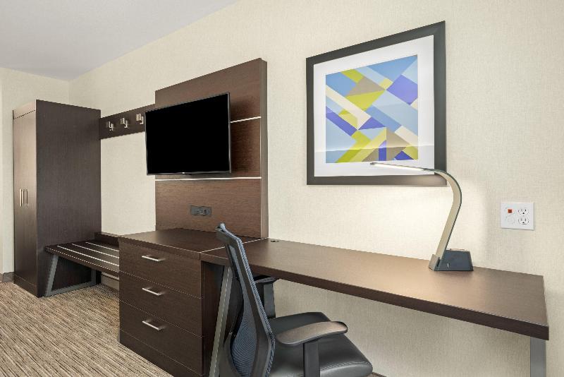 Holiday Inn Express & Suites Marysville By IHG image