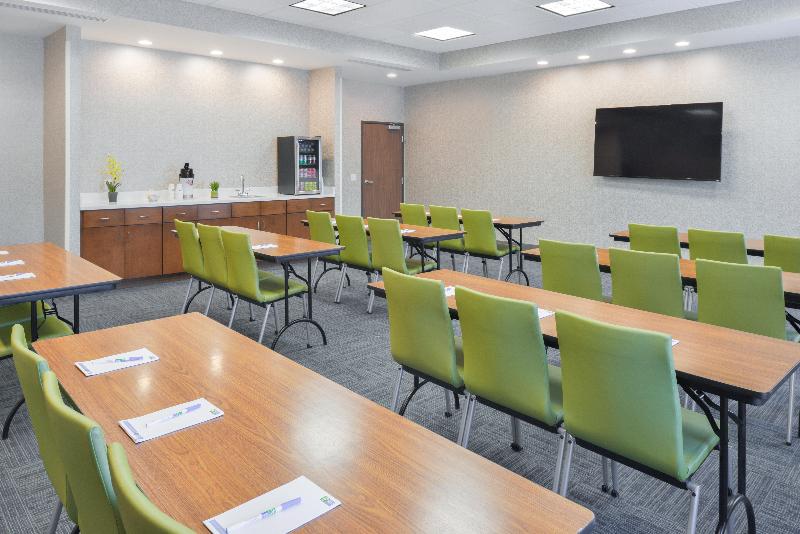 Holiday Inn Express & Suites Salem image