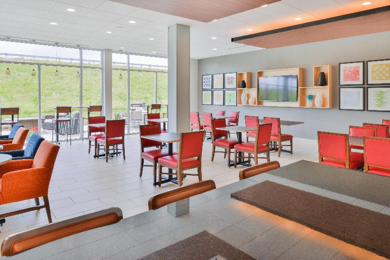 Holiday Inn Express & Suites Salem image
