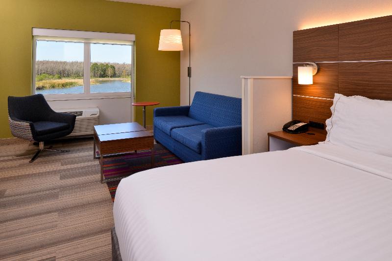 Holiday Inn Express & Suites Salem image