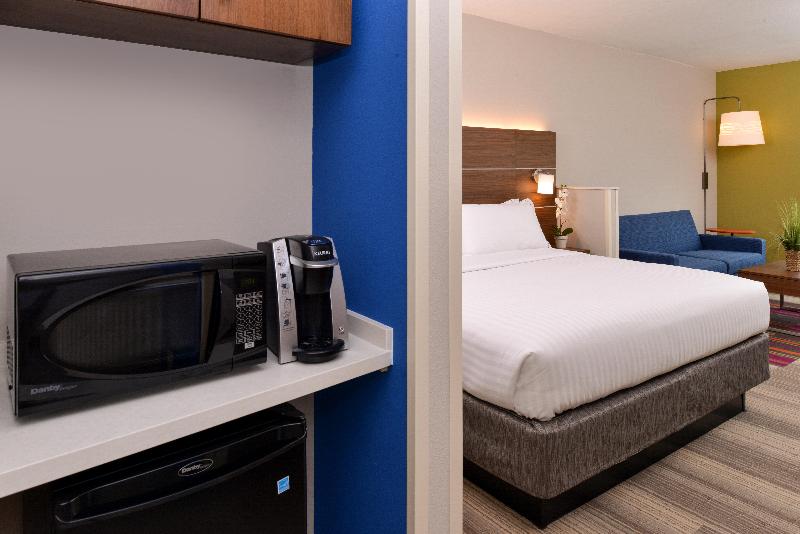 Holiday Inn Express & Suites Salem image