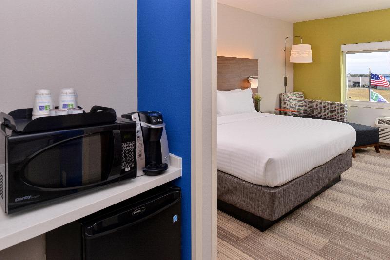 Holiday Inn Express & Suites Salem image