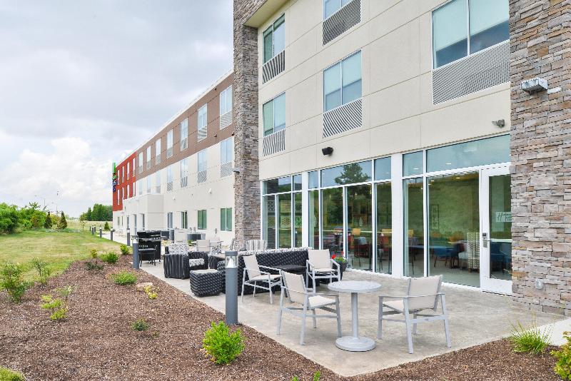 Holiday Inn Express & Suites Salem image