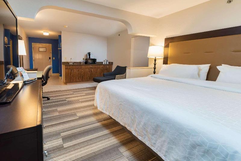 Country Inn & Suites by Radisson South Haven MI image