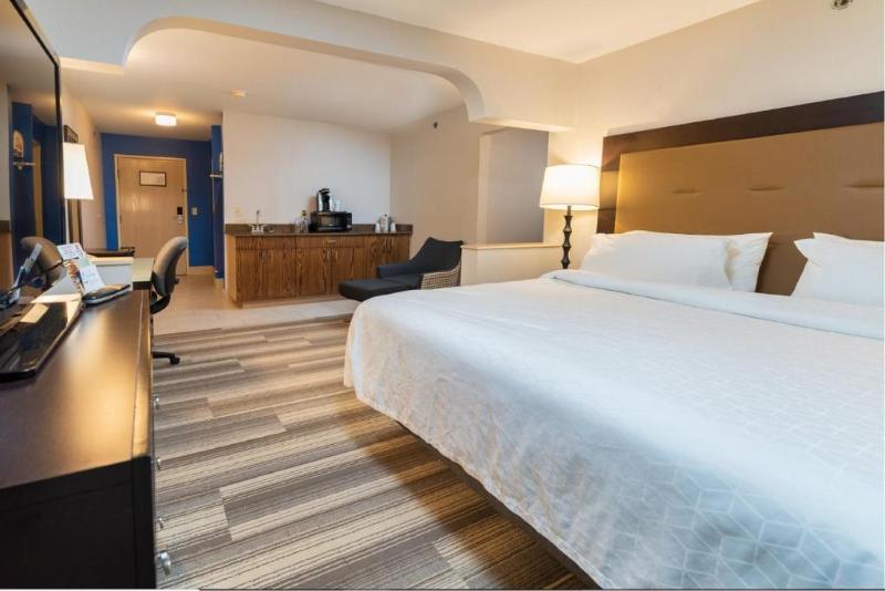 Country Inn & Suites by Radisson South Haven MI image