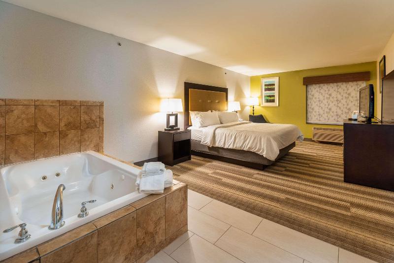 Country Inn & Suites by Radisson South Haven MI image