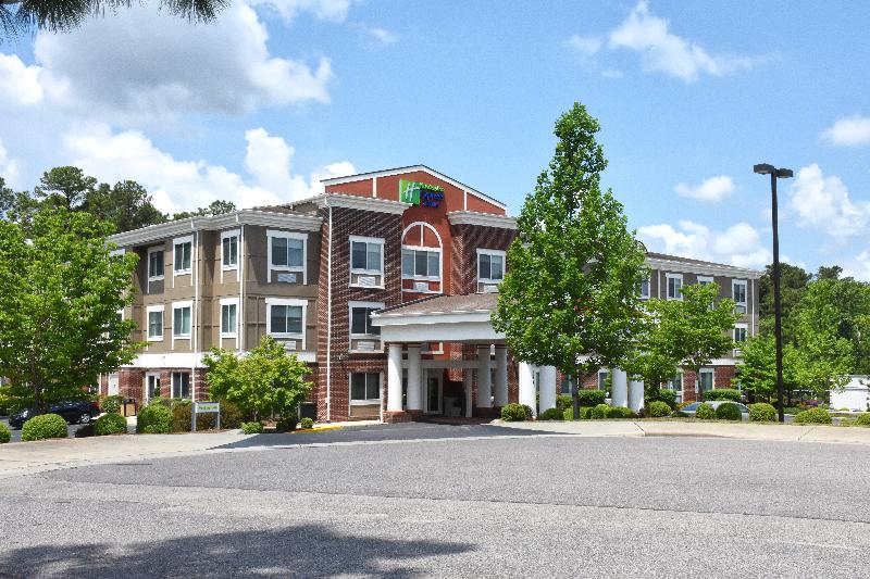 Holiday Inn Express and Suites Southern Pines Pine image