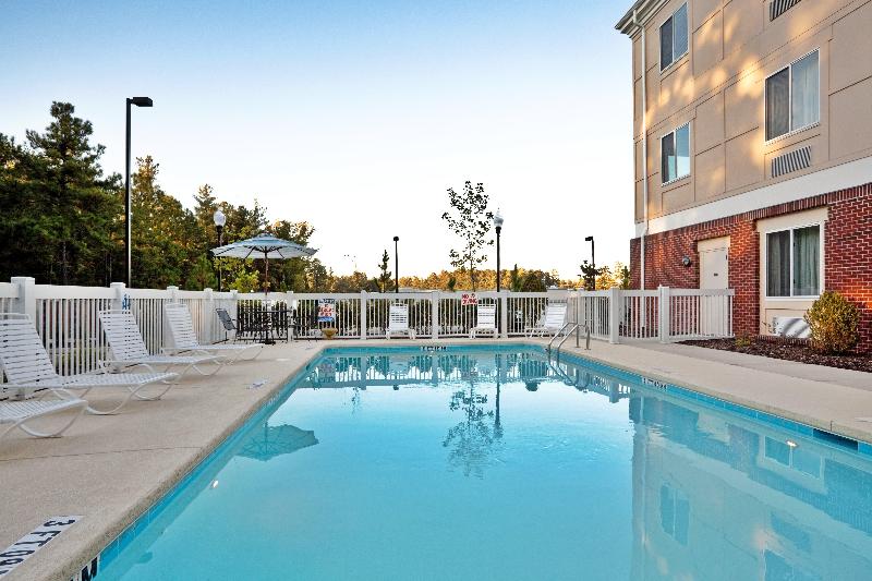 Holiday Inn Express and Suites Southern Pines Pine image