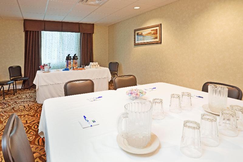 Holiday Inn Express and Suites Southern Pines Pine image