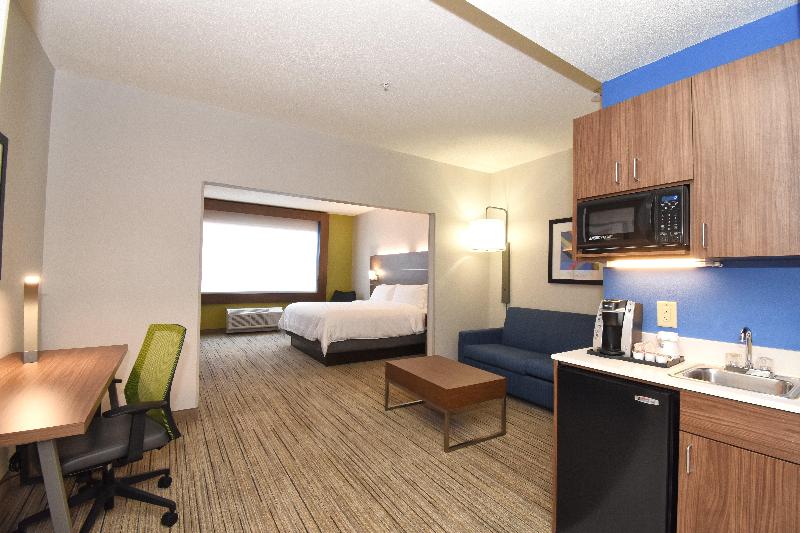 Holiday Inn Express and Suites Southern Pines Pine image