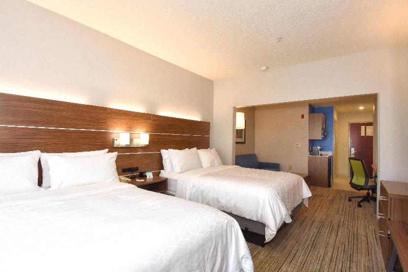 Holiday Inn Express and Suites Southern Pines Pine image